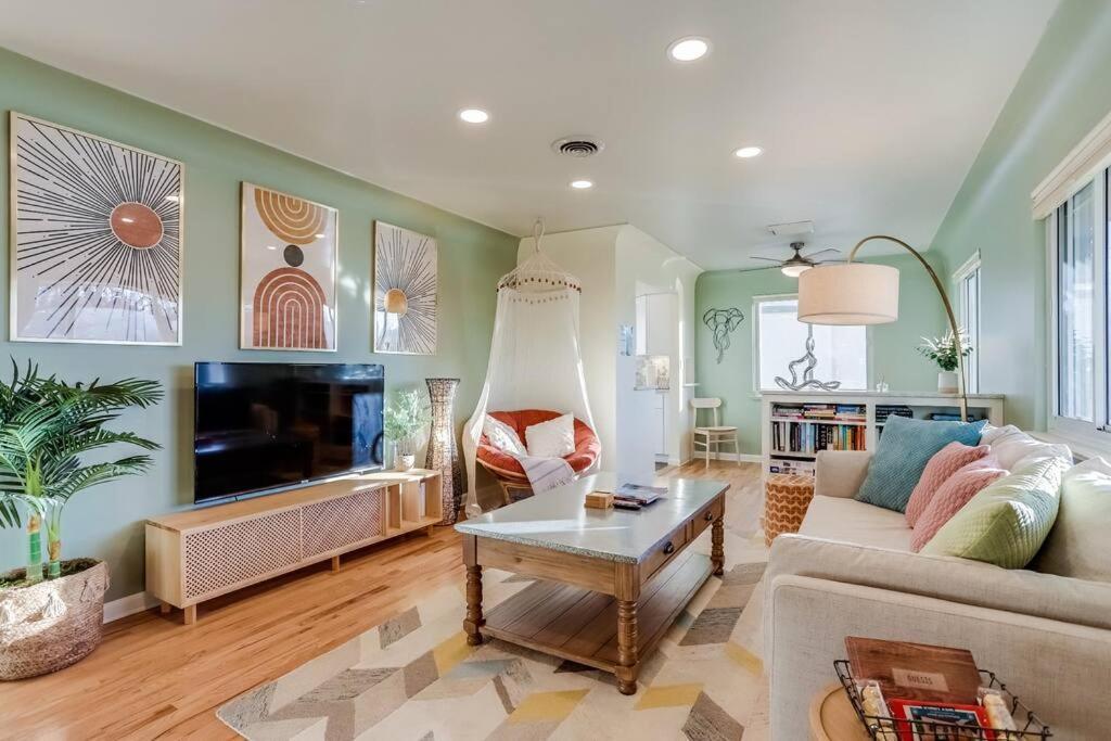 Well-appointed Family In Aurora/denver Colorado