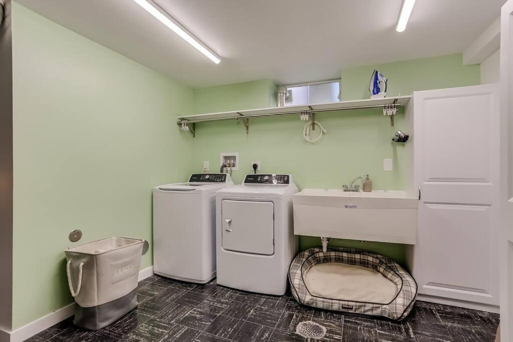 Well-appointed Family In Aurora/denver Colorado